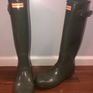 Grey hunter boots